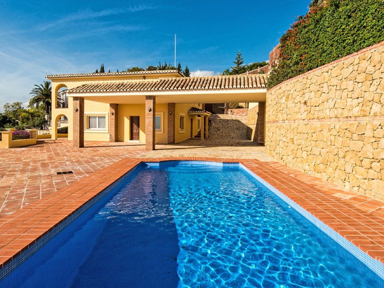 Villa for Sale in Benalmadena, Malaga 4