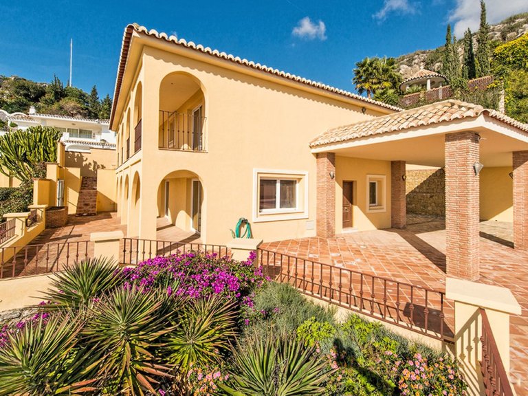 Villa for Sale in Benalmadena, Malaga 5