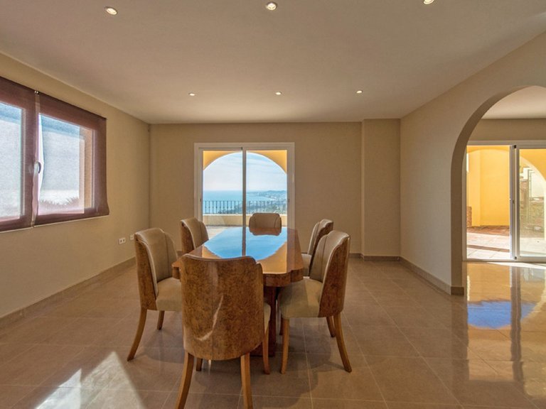 Villa for Sale in Benalmadena, Malaga 9