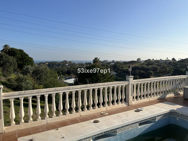 Villa for Sale in Estepona, Malaga 1
