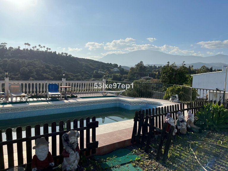 Villa for Sale in Estepona, Malaga 3