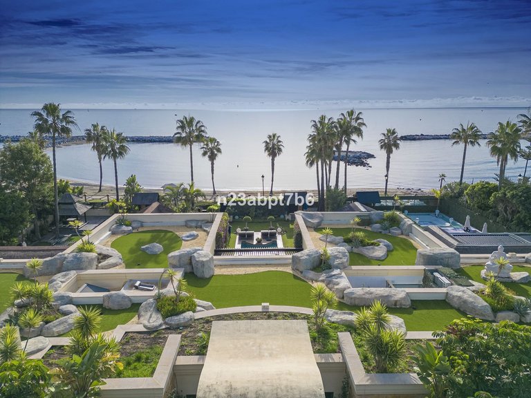 Villa for Sale in Puerto Banús, Malaga 1