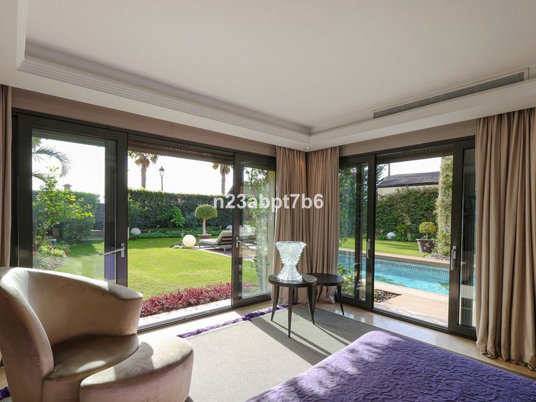 Villa for Sale in Puerto Banús, Malaga 15