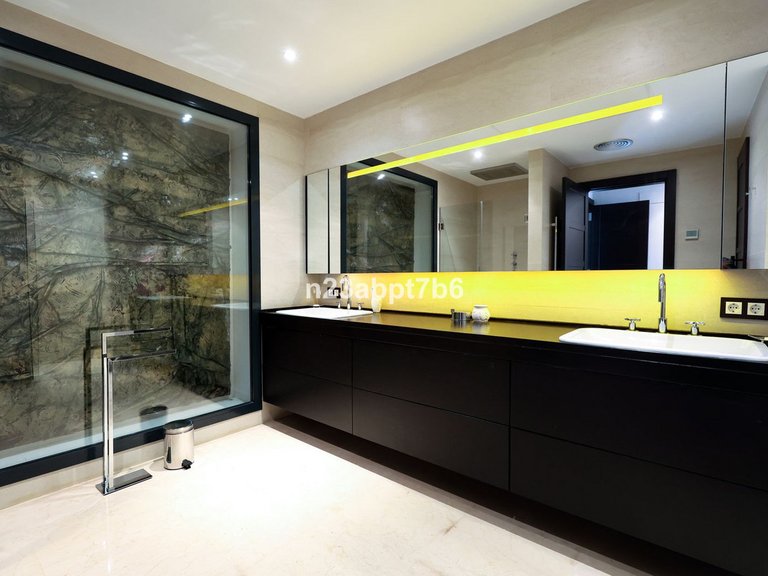 Villa for Sale in Puerto Banús, Malaga 16