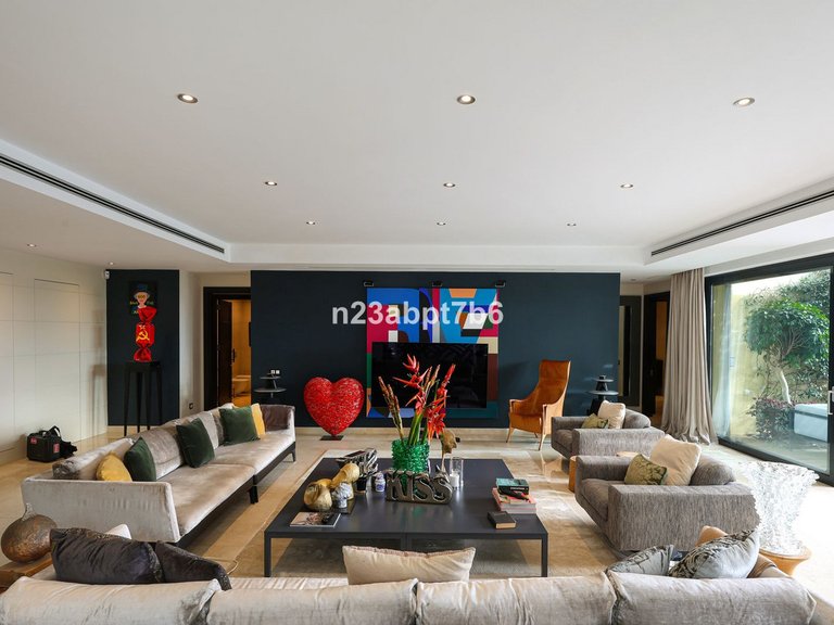Villa for Sale in Puerto Banús, Malaga 2
