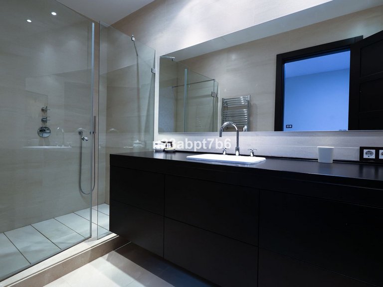 Villa for Sale in Puerto Banús, Malaga 20