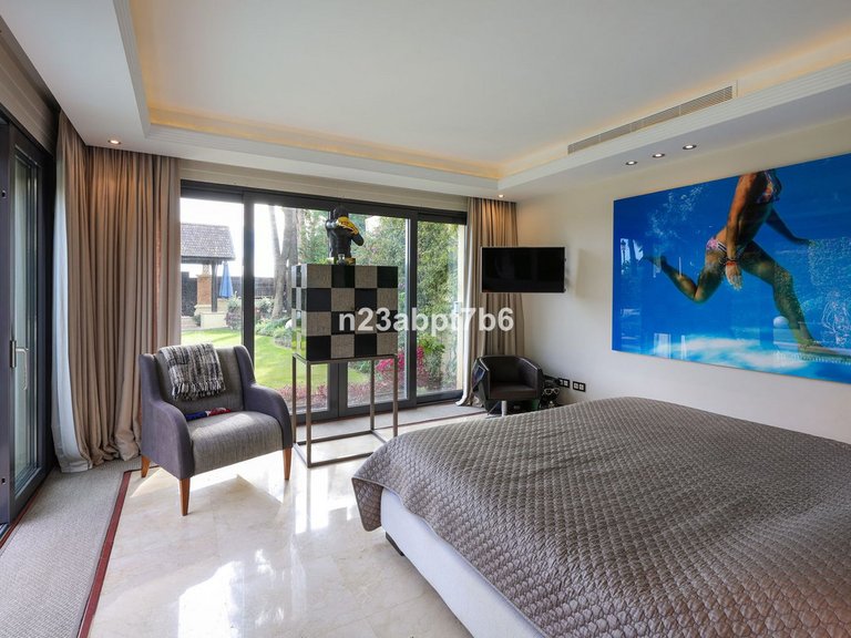 Villa for Sale in Puerto Banús, Malaga 24
