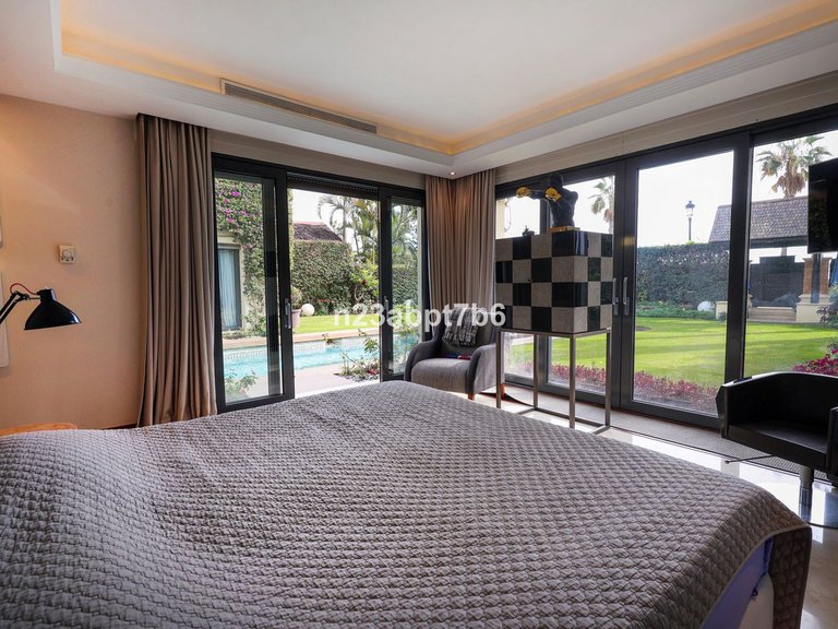Villa for Sale in Puerto Banús, Malaga 25