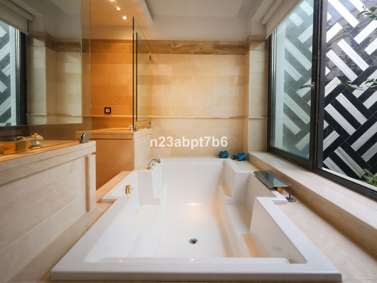 Villa for Sale in Puerto Banús, Malaga 28