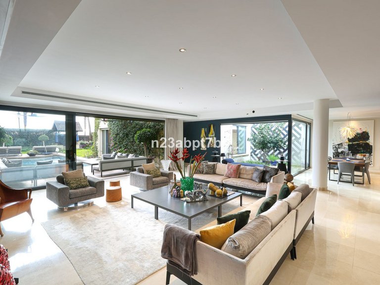 Villa for Sale in Puerto Banús, Malaga 3
