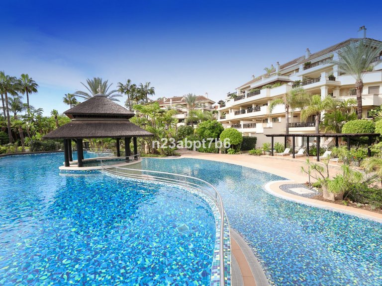 Villa for Sale in Puerto Banús, Malaga 32
