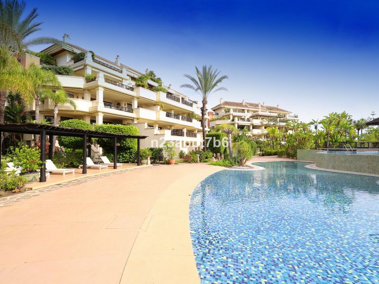 Villa for Sale in Puerto Banús, Malaga 33
