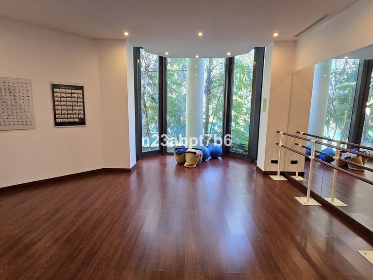 Villa for Sale in Puerto Banús, Malaga 35