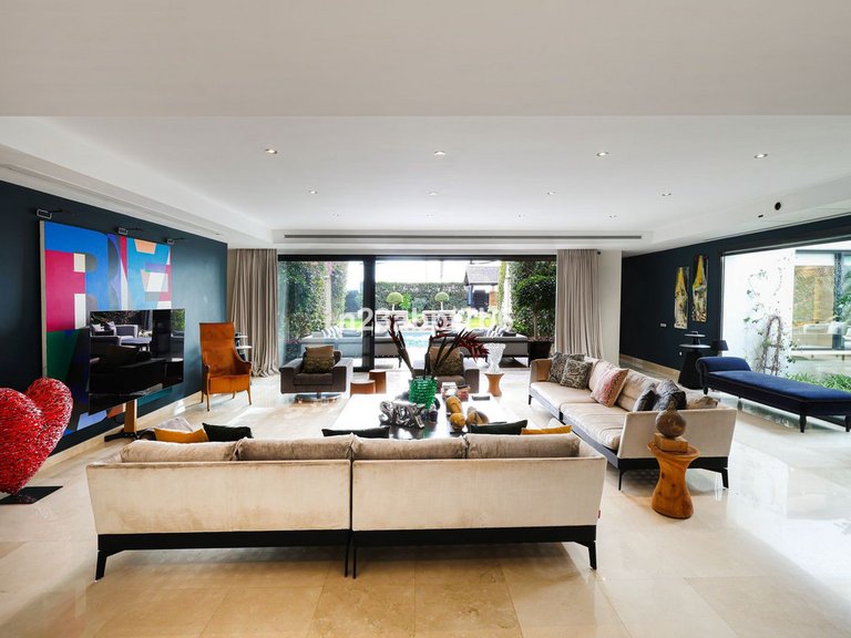 Villa for Sale in Puerto Banús, Malaga 4