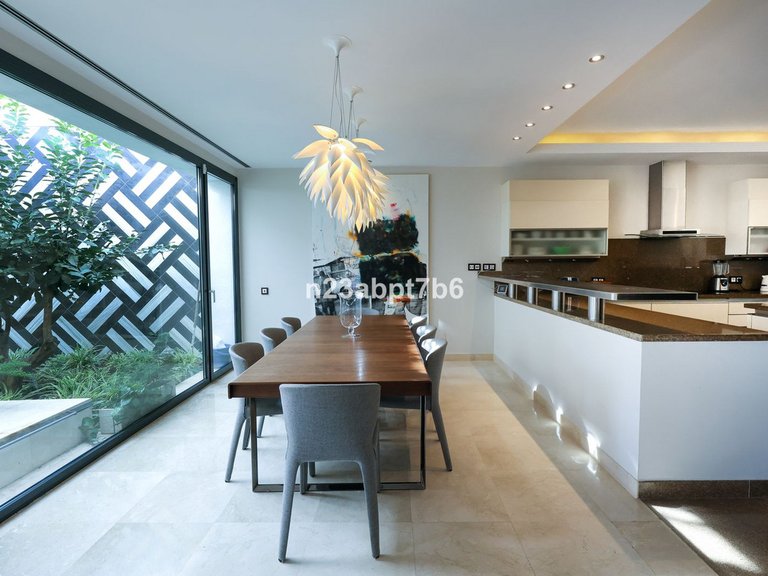 Villa for Sale in Puerto Banús, Malaga 6