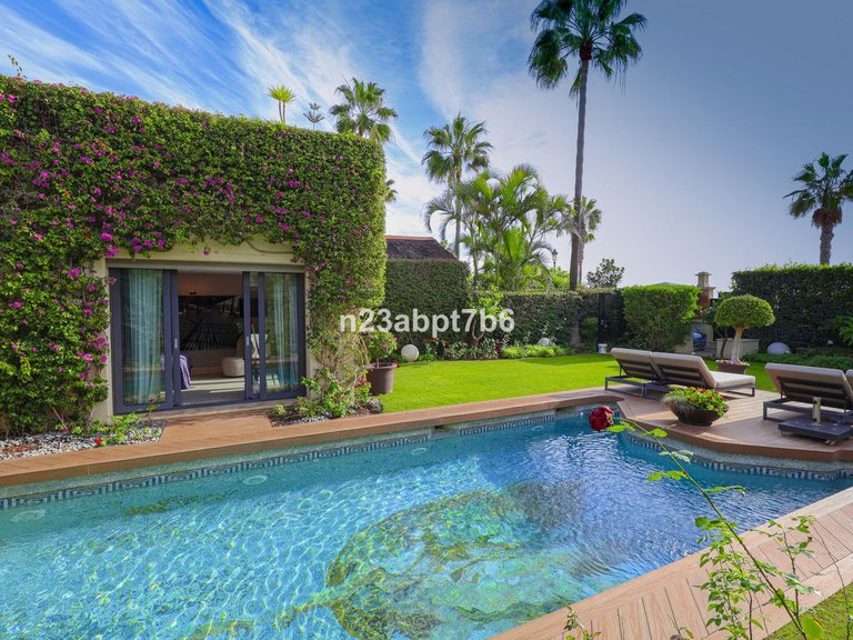 Villa for Sale in Puerto Banús, Malaga 7