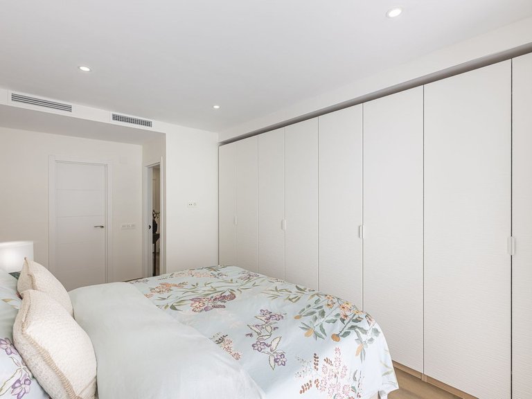 Apartment for Sale in The Golden Mile, Malaga 11