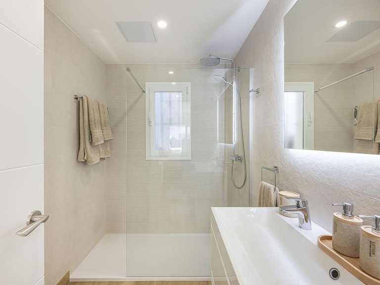 Apartment for Sale in The Golden Mile, Malaga 12