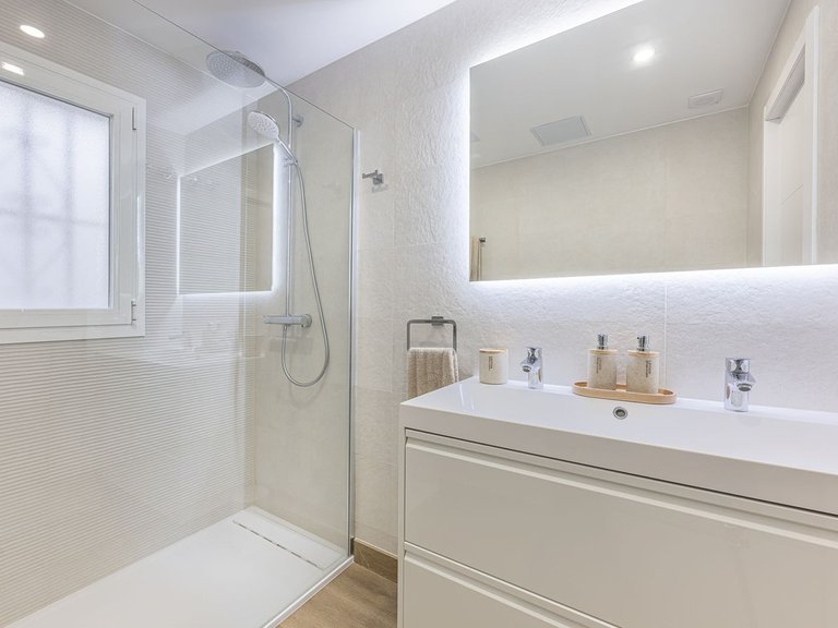 Apartment for Sale in The Golden Mile, Malaga 14