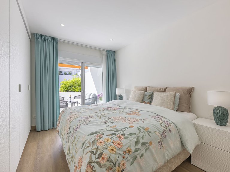 Apartment for Sale in The Golden Mile, Malaga 15
