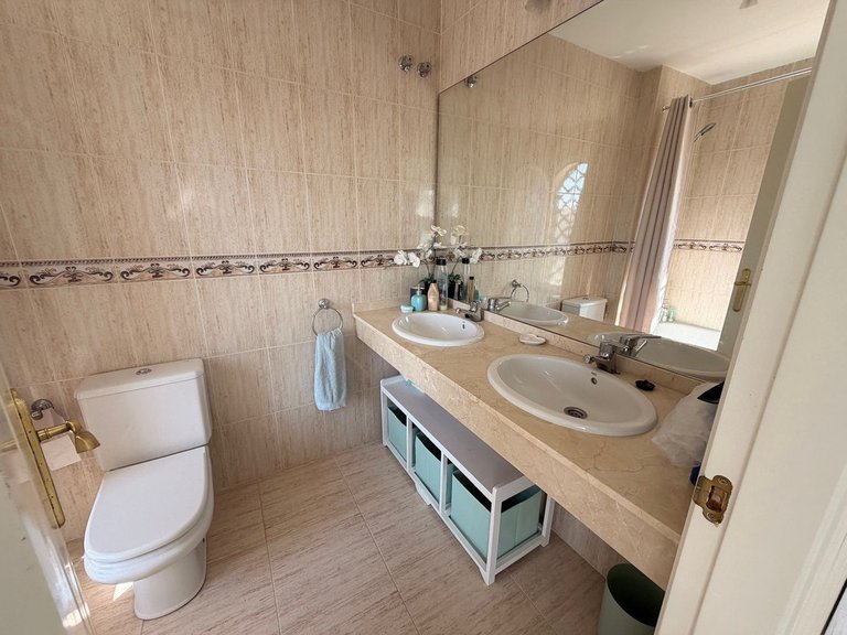 Villa for Sale in Calahonda, Malaga 17
