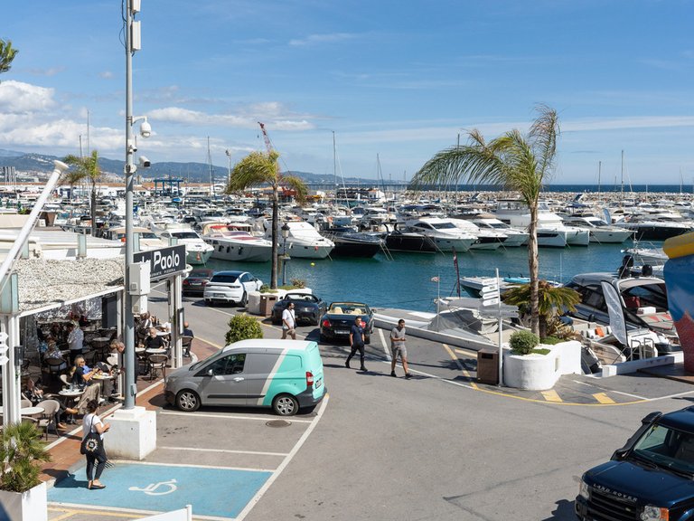Apartment for Sale in Puerto Banús, Malaga 19