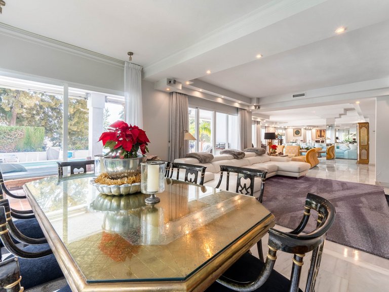 Villa for Sale in La Quinta, Malaga 11
