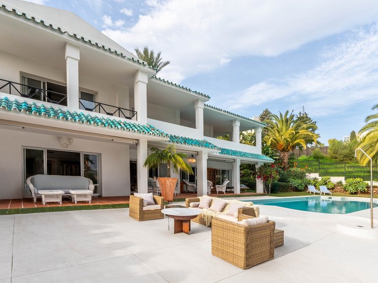 Villa for Sale in La Quinta, Malaga 17