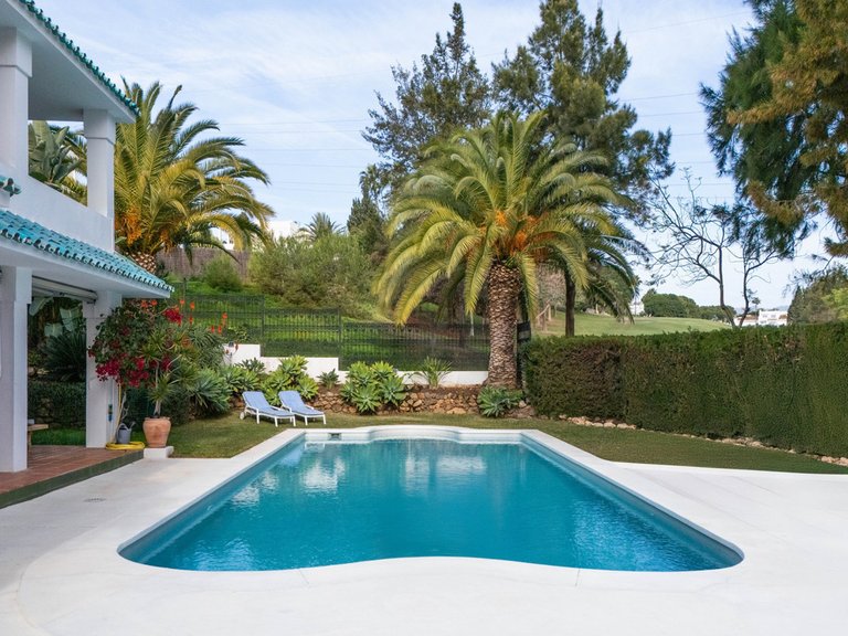 Villa for Sale in La Quinta, Malaga 18