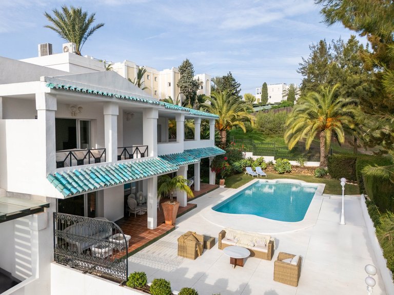 Villa for Sale in La Quinta, Malaga 2