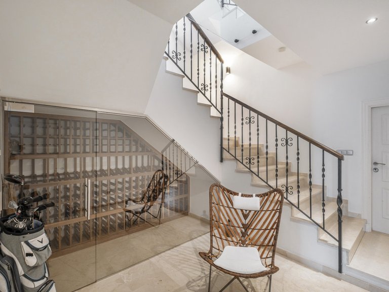 Villa for Sale in El Madroñal, Malaga 11