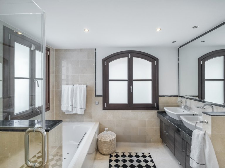 Villa for Sale in El Madroñal, Malaga 19
