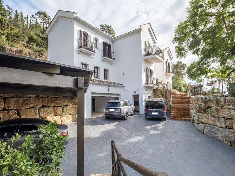 Villa for Sale in El Madroñal, Malaga 47