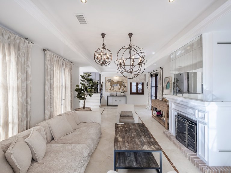 Villa for Sale in El Madroñal, Malaga 5