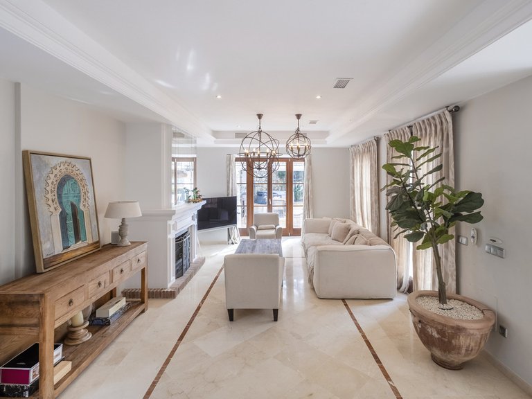 Villa for Sale in El Madroñal, Malaga 7