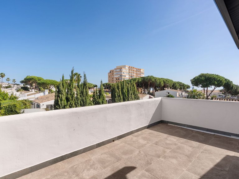 Villa for Sale in Calahonda, Malaga 16