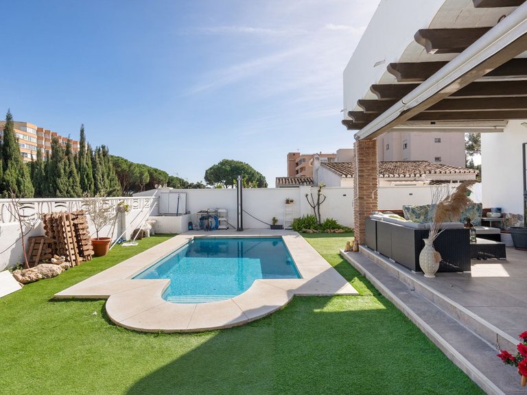 Villa for Sale in Calahonda, Malaga 19