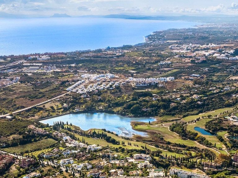 Apartment for Sale in Los Flamingos, Malaga 18