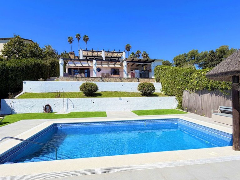 Villa for Sale in Estepona, Malaga 1