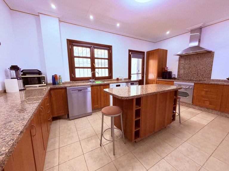 Villa for Sale in Estepona, Malaga 26