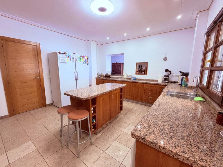 Villa for Sale in Estepona, Malaga 28