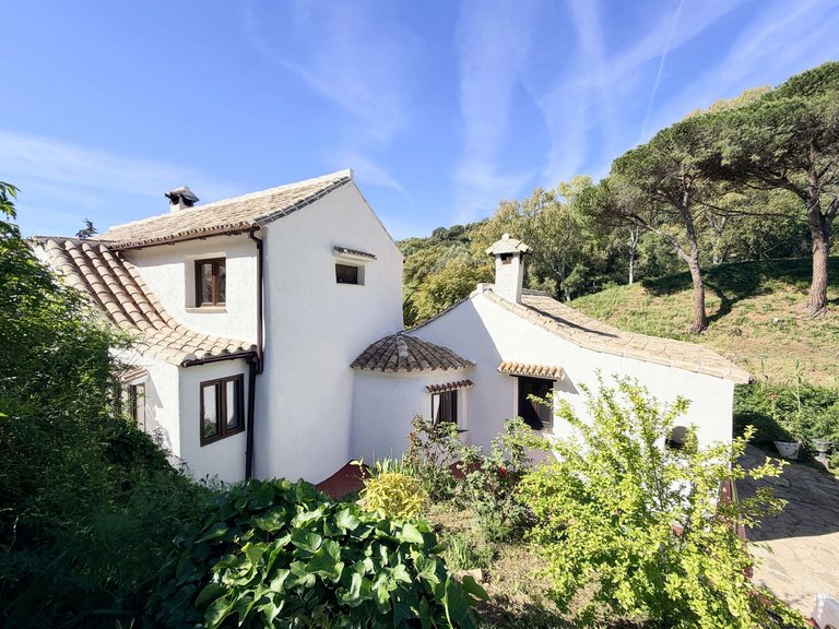 Villa for Sale in Casares, Malaga 1