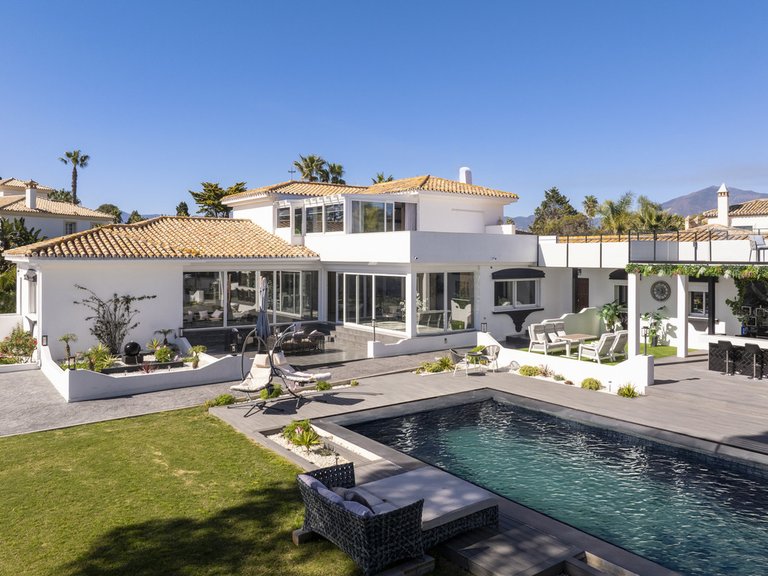 Villa for Sale in Estepona, Malaga 1