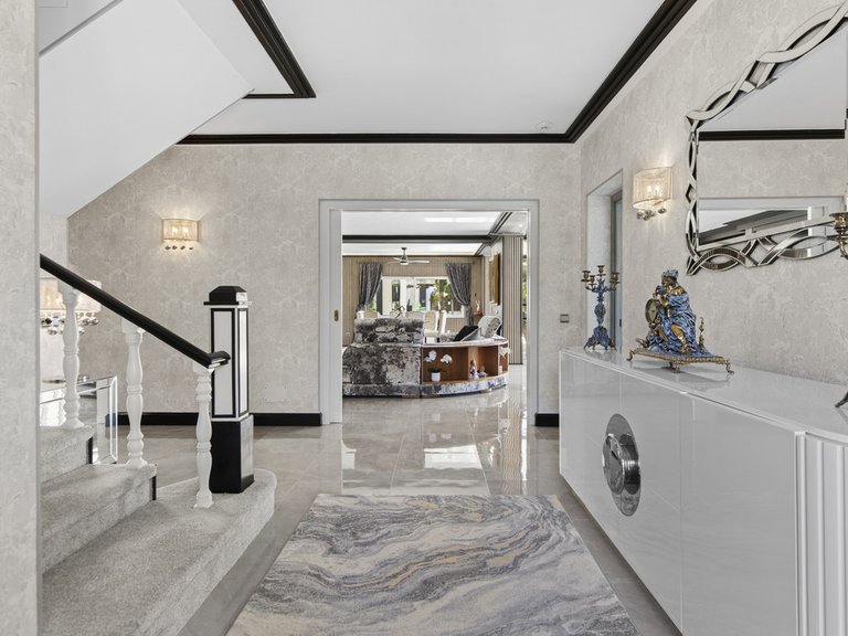 Villa for Sale in Estepona, Malaga 10