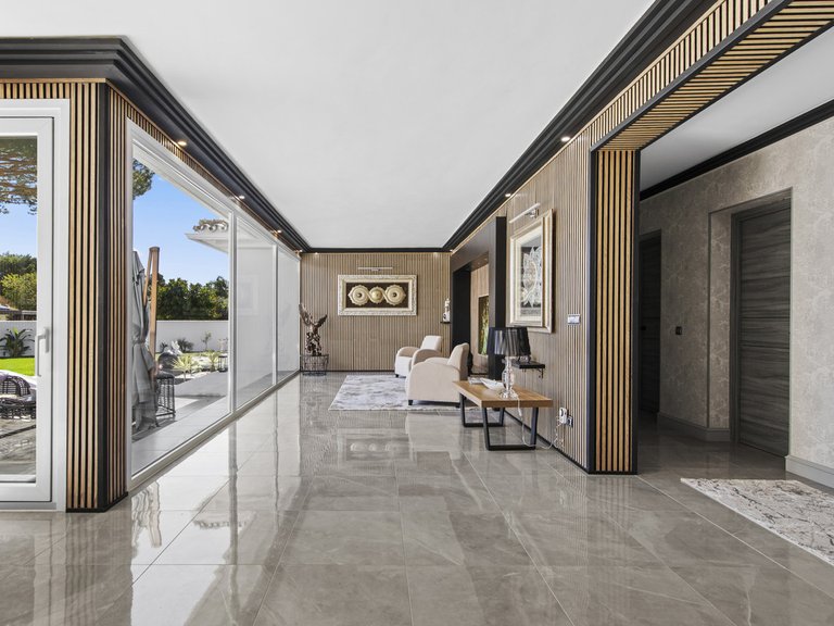 Villa for Sale in Estepona, Malaga 12