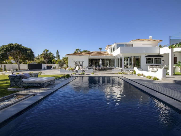 Villa for Sale in Estepona, Malaga 2