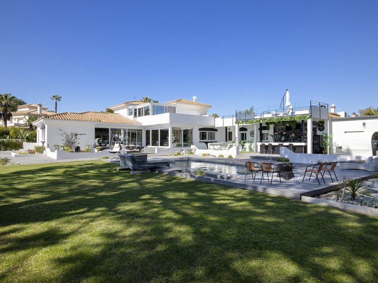 Villa for Sale in Estepona, Malaga 22