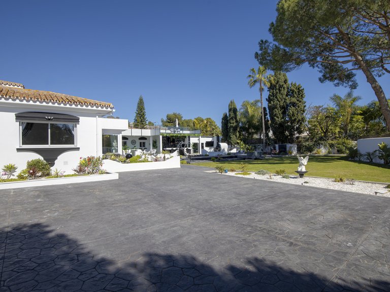 Villa for Sale in Estepona, Malaga 26