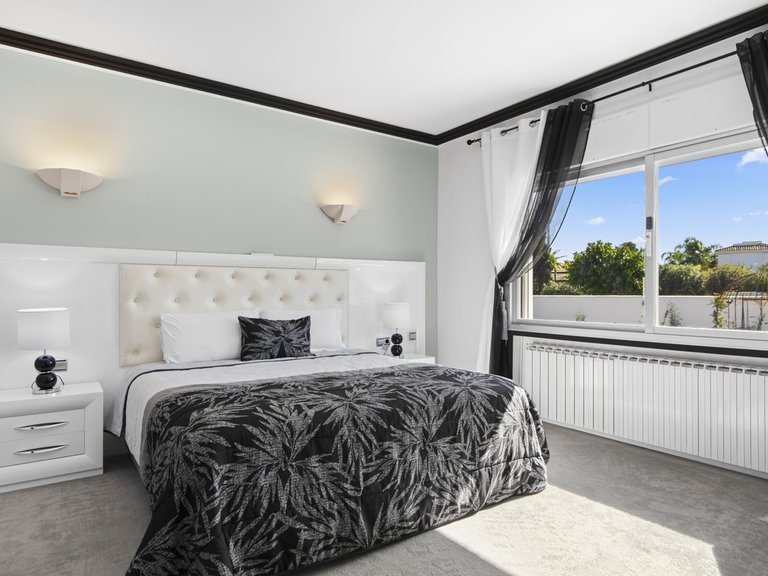 Villa for Sale in Estepona, Malaga 36