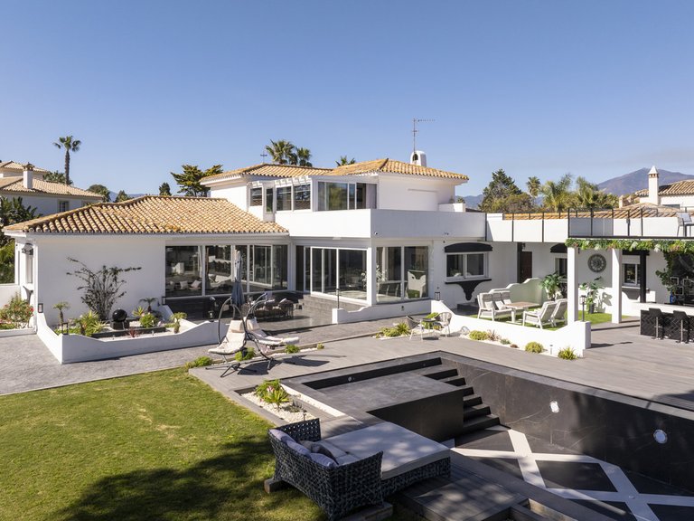 Villa for Sale in Estepona, Malaga 46
